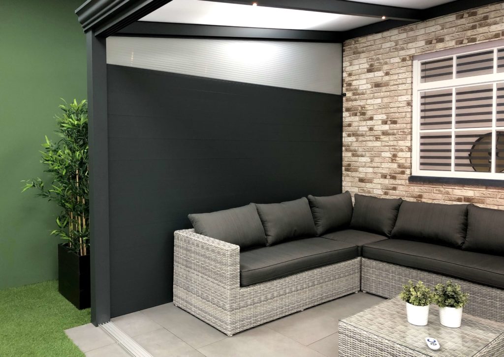 Zijwand-met-aluminium-panelen